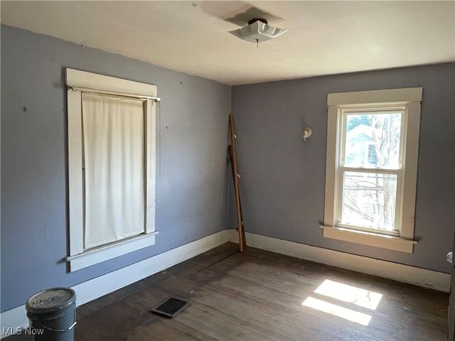 110 Oakwood Street, Ravenna, OH 44266