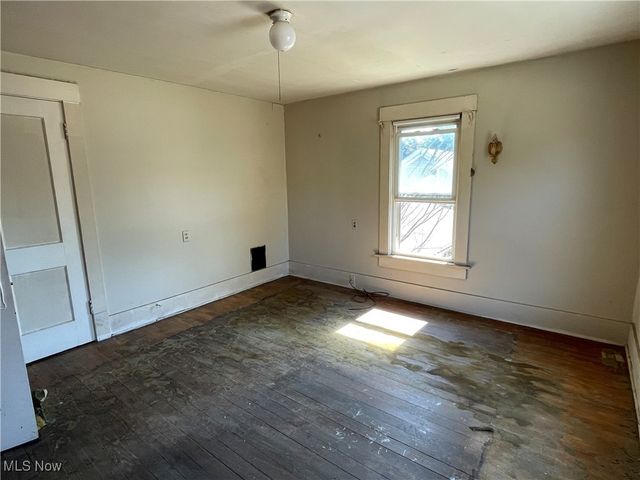 110 Oakwood Street, Ravenna, OH 44266