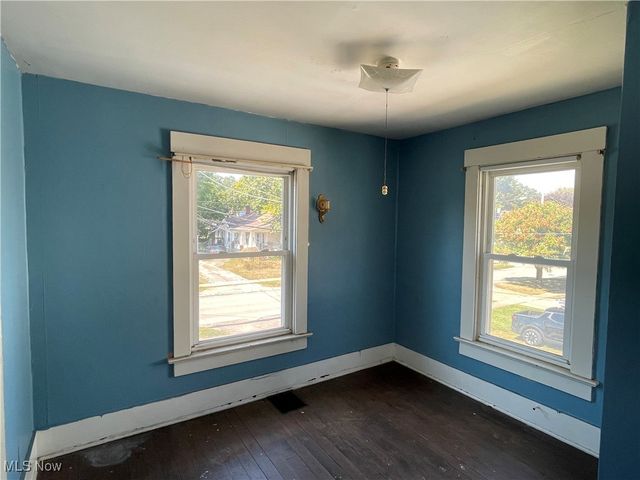 110 Oakwood Street, Ravenna, OH 44266