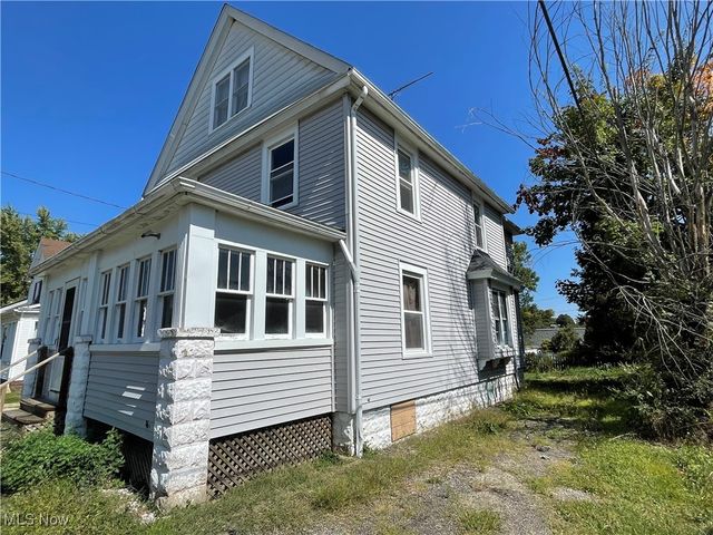 110 Oakwood Street, Ravenna, OH 44266