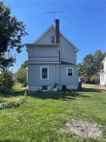 110 Oakwood Street, Ravenna, OH 44266