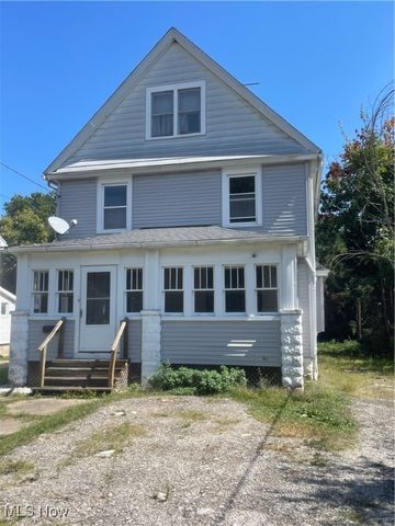 110 Oakwood Street, Ravenna, OH 44266