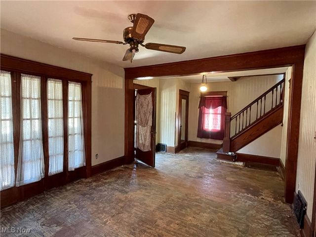 110 Oakwood Street, Ravenna, OH 44266