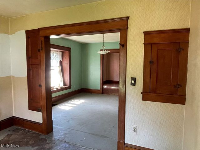 110 Oakwood Street, Ravenna, OH 44266