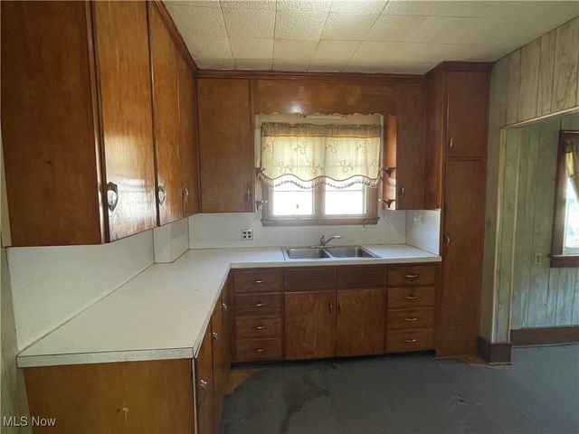 110 Oakwood Street, Ravenna, OH 44266