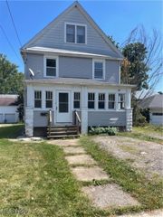 110 Oakwood Street, Ravenna, OH 44266