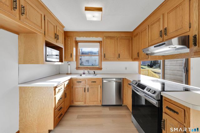 144 Lexington Road, Glastonbury, CT 06033