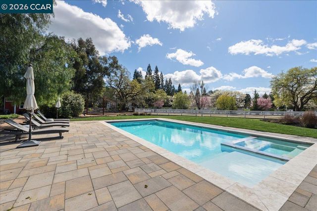 10 Donna Ln, Danville, CA 94526