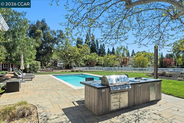 10 Donna Ln, Danville, CA 94526