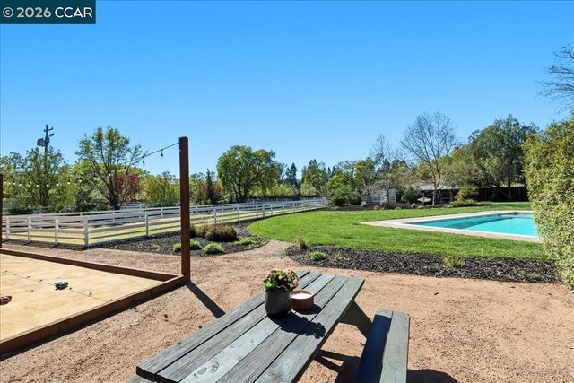 10 Donna Ln, Danville, CA 94526