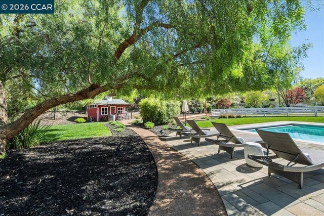 10 Donna Ln, Danville, CA 94526