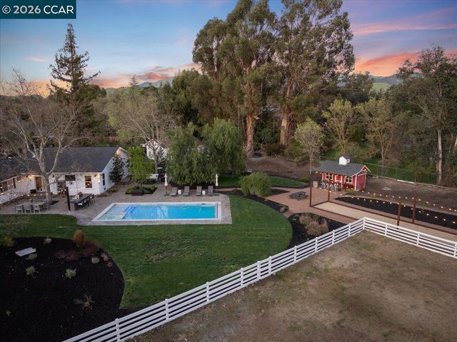 10 Donna Ln, Danville, CA 94526