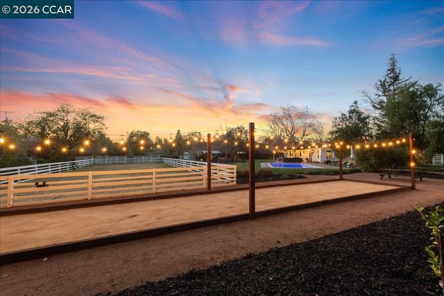 10 Donna Ln, Danville, CA 94526