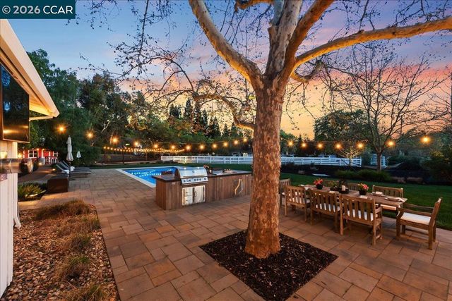 10 Donna Ln, Danville, CA 94526