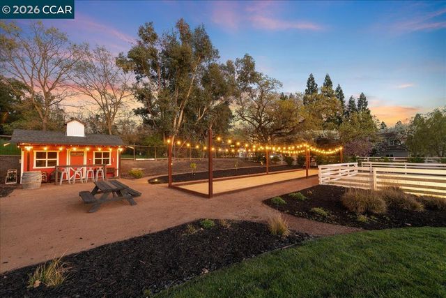 10 Donna Ln, Danville, CA 94526