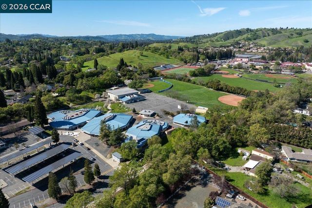 10 Donna Ln, Danville, CA 94526