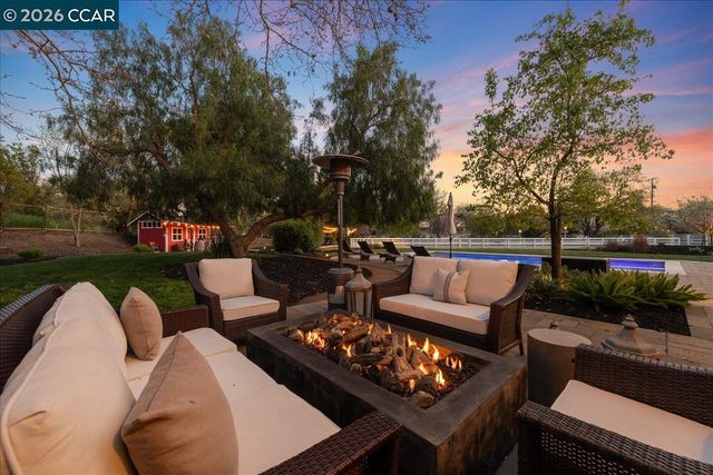 10 Donna Ln, Danville, CA 94526