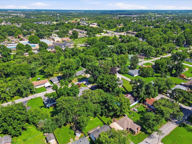 305 N Missouri Avenue, Nixa, MO 65714