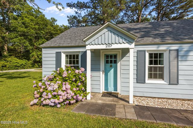 207 Battleground Avenue, New Bern, NC 28560