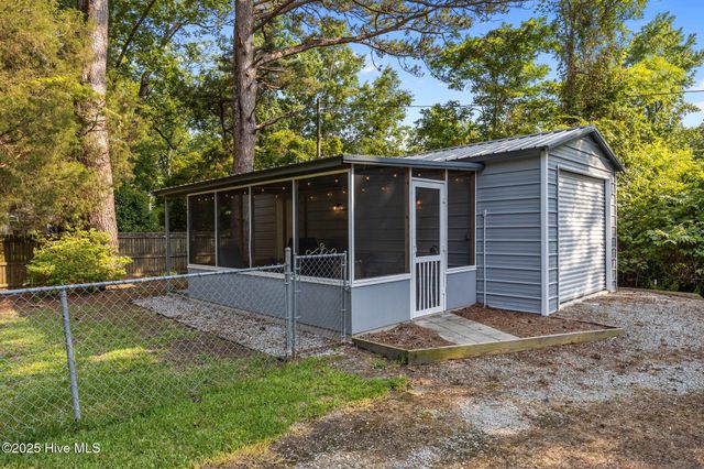 207 Battleground Avenue, New Bern, NC 28560
