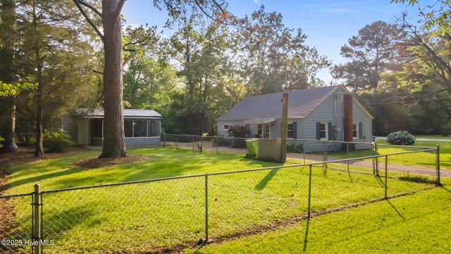 207 Battleground Avenue, New Bern, NC 28560