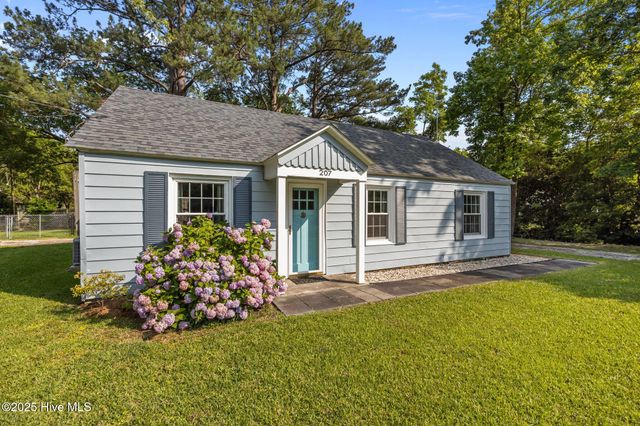 207 Battleground Avenue, New Bern, NC 28560
