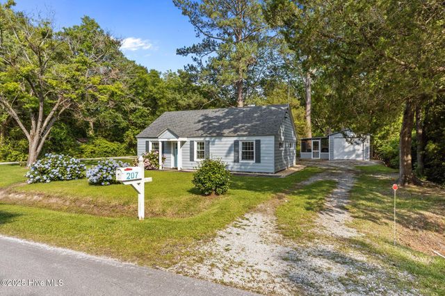 207 Battleground Avenue, New Bern, NC 28560