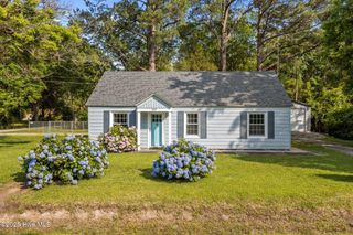 207 Battleground Avenue, New Bern, NC 28560