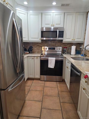 100 W Broadway 1F, Long Beach, NY 11561