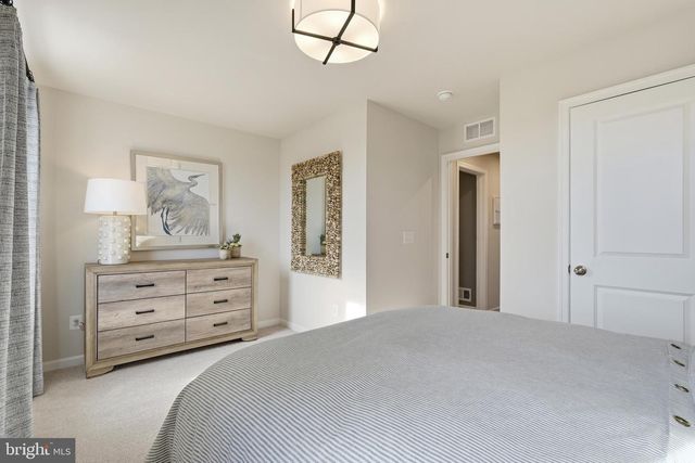 455 PRESIDENTS POINTE AVE, Ranson, WV 25438