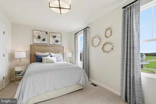 455 PRESIDENTS POINTE AVE, Ranson, WV 25438