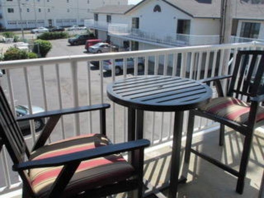 Image 5 of property listing at 933 Ocean Blvd # 201, Hampton, NH 03842