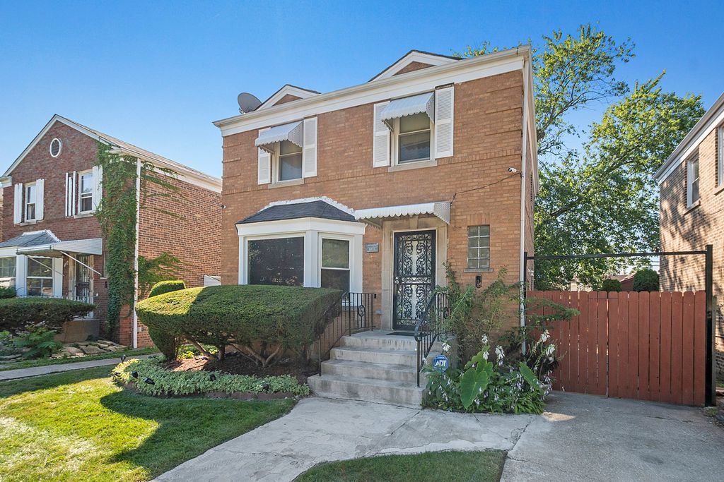 8816 S Constance Avenue, Chicago, IL 60617