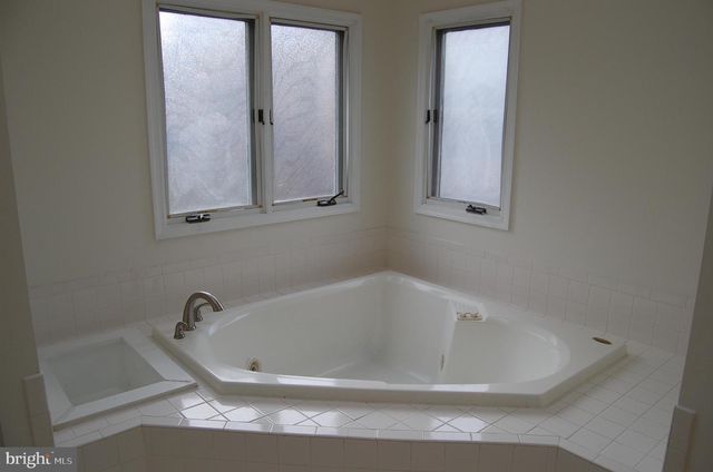 2413 BELLE HAVEN CT, Alexandria, VA 22306