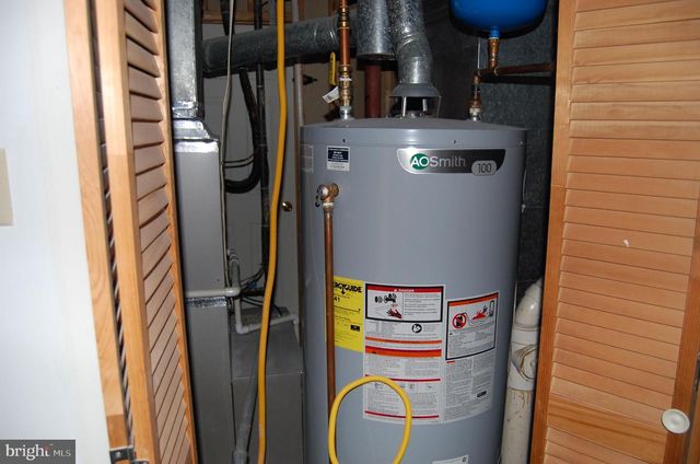 2413 BELLE HAVEN CT, Alexandria, VA 22306