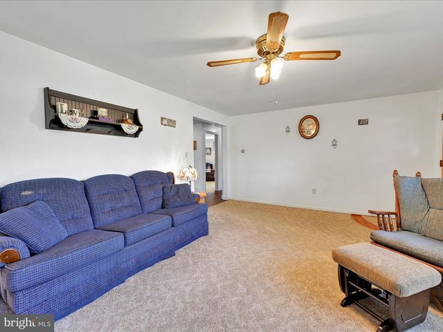204 PHILLIP DR, Myerstown, PA 17067