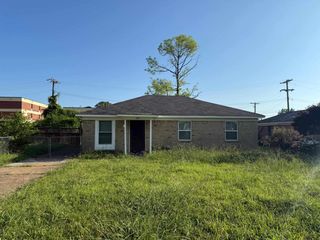 824 CAVALIER DR, Memphis, TN 38109