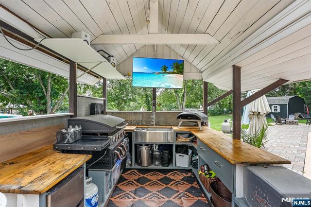 35 Westbrook Road, Howell, NJ 07731