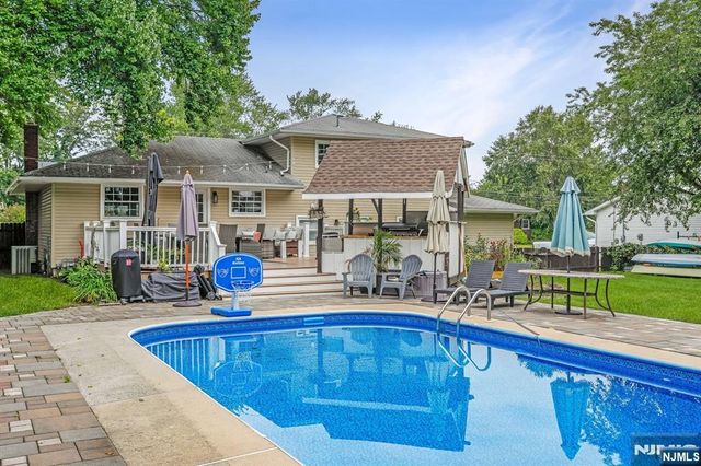 35 Westbrook Road, Howell, NJ 07731