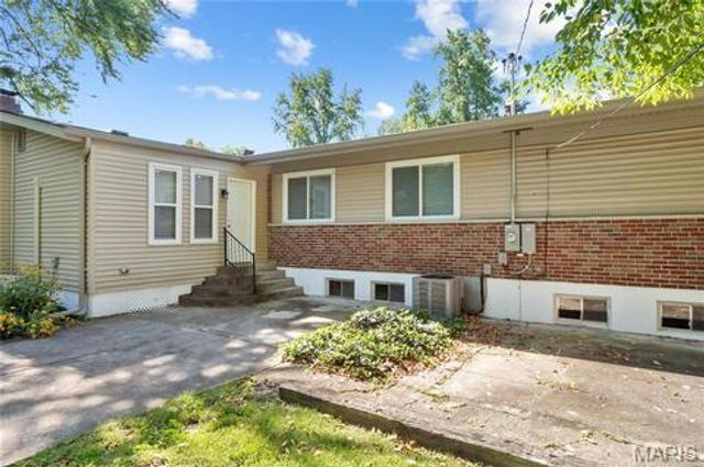 2715 Narraganset Drive, Florissant, MO 63033