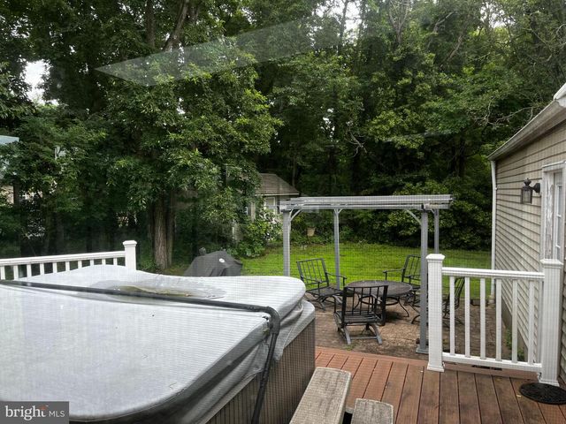 14 ROSS RD, Burlington, NJ 08016