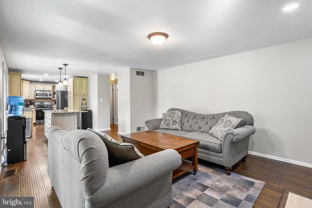 14 ROSS RD, Burlington, NJ 08016