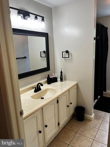 14 ROSS RD, Burlington, NJ 08016