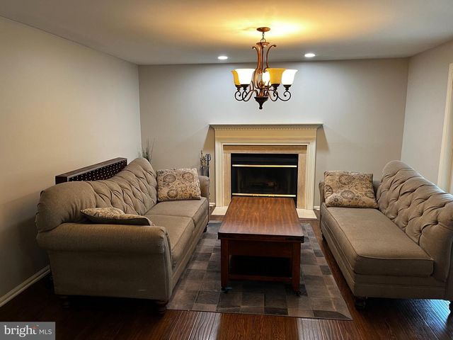 14 ROSS RD, Burlington, NJ 08016