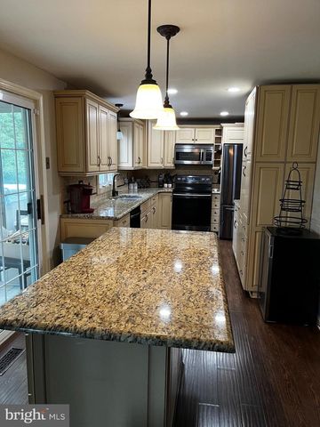 14 ROSS RD, Burlington, NJ 08016