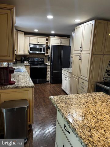 14 ROSS RD, Burlington, NJ 08016