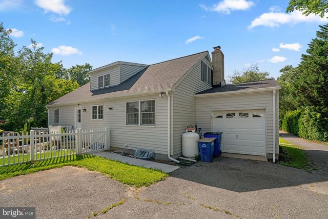 9711 MAGLEDT RD, Parkville, MD 21234