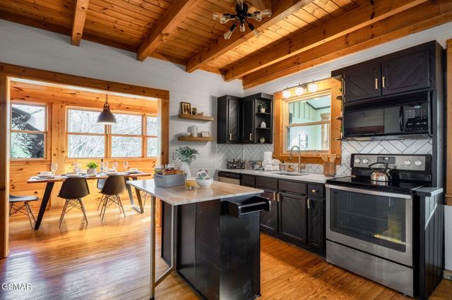 1008 Walini Way, Sevierville, TN 37876