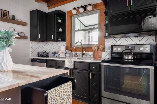 1008 Walini Way, Sevierville, TN 37876