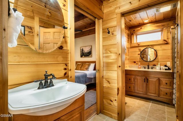 1008 Walini Way, Sevierville, TN 37876